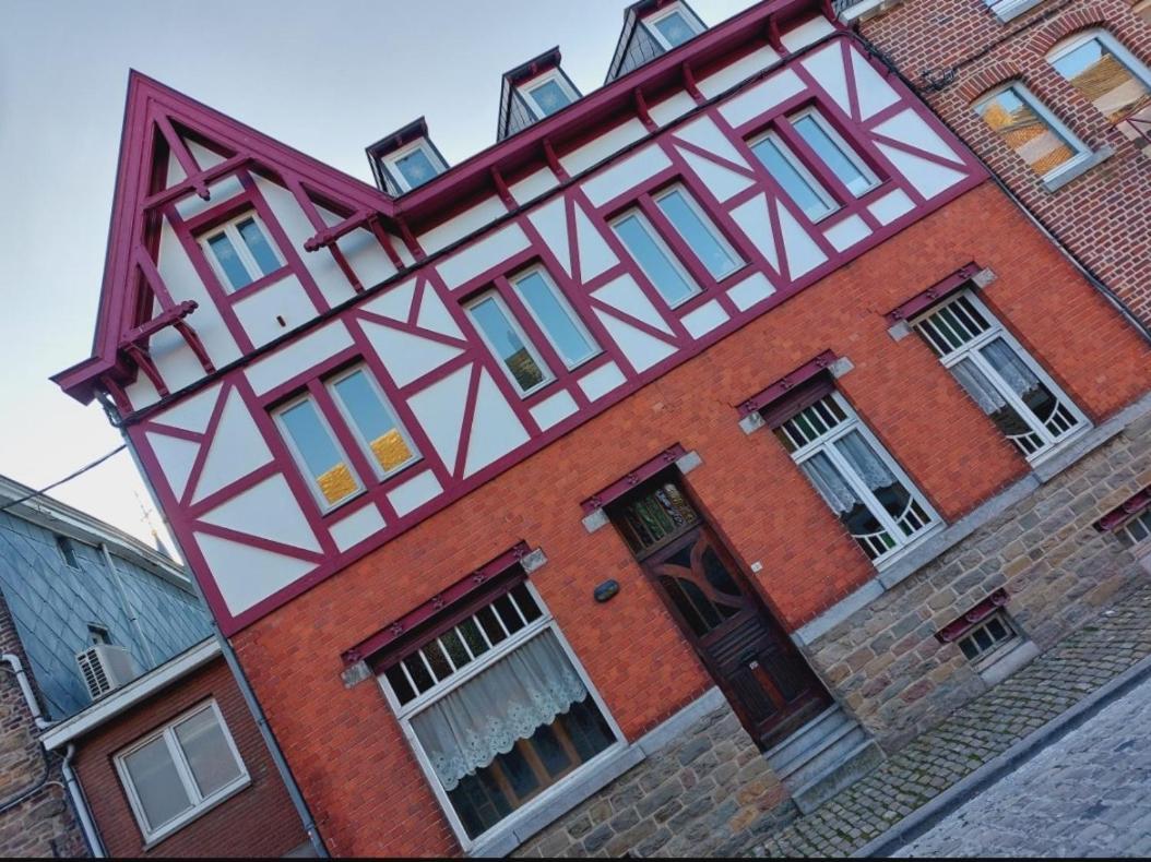 O Colombages Lägenhet Les Biolles Exteriör bild